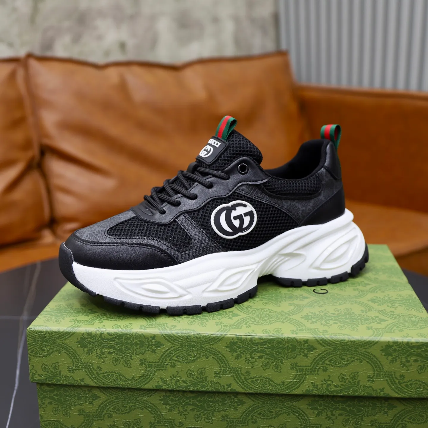 Ex-factory price: 462💰🙅‍♂️🙅‍♂️🙅‍♂️ Brand: Gucci GUCCi Standard code: 38-44 (45 customized) Grade: Same as the official website Material: Original material splicing Comfortable and breathable lining Lightweight and wear-resistant sports outsole Style category: Men's fashionable casual shoes Running sneakers Distinguished luxury brand elements Top luxury Color: actual picture color